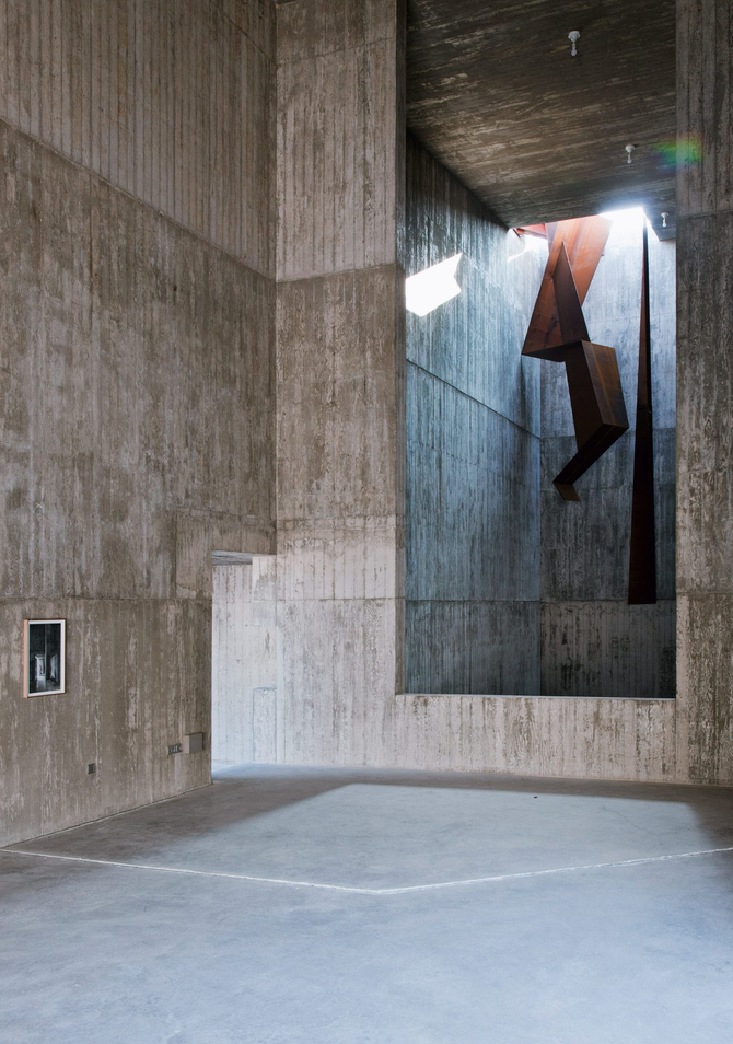 阿尔瓦罗西扎新作整体混泥土艺术馆和眺望台