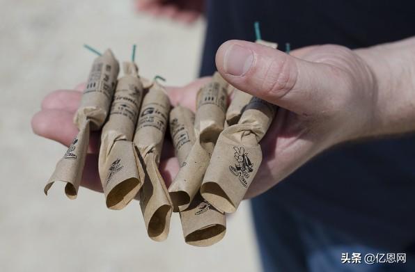 新知图谱, 890箱烟花爆竹伪装成运动鞋,遭遇猪队友,你的货还安全吗?