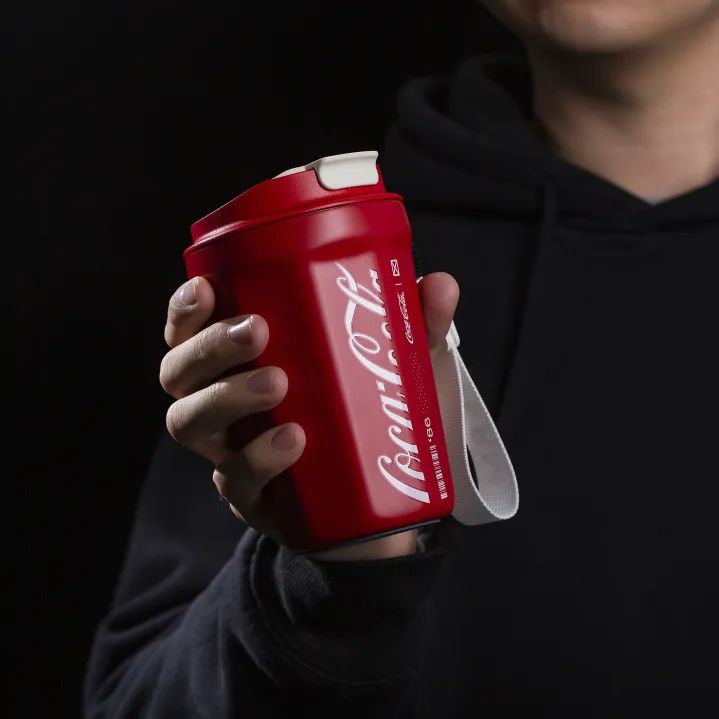 引爆跑圈的可口可乐联名限定保温杯来啦颜值质感全拿捏拍照带它制霸