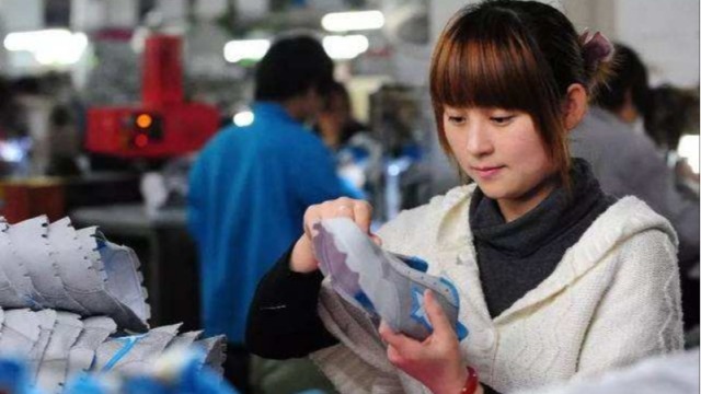 二十年工资涨4倍，出口损失4300亿，中国制鞋产业高峰过去了