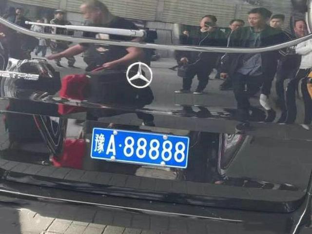 新知图谱, 名头不输乔四爷黑A88888,三百万出售不还价,现任车主竟然是他