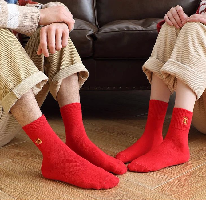 新抖视, 本命年红袜子太土?