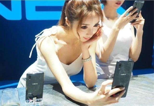 新知图谱, 曾经是小米走线上,OV奔线下,而现在是小米奔线下,OV走线上?