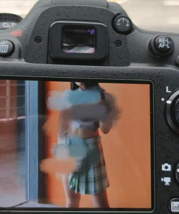 漫展上当众扒衣,不穿内裤?大尺度不雅照的背后,"福利姬"产业链曝光...