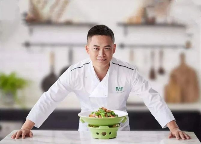 靠辣椒炒肉一个单品火遍湖南深圳,费大厨到底有何绝招?