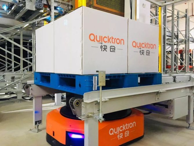 新知达人, Quicktron助力智能制造，发布全新智能托盘搬运系统解决方案