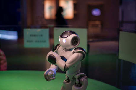 “玩具+教育”的风潮下，编程机器人能跑起来吗？