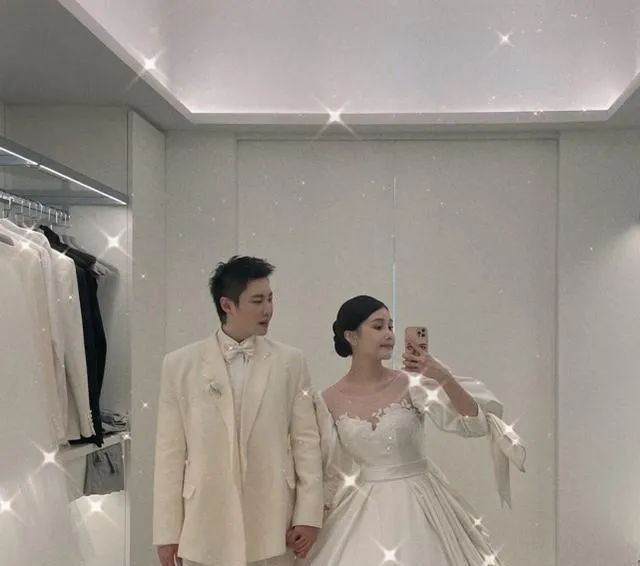 新知达人, 赵本山女儿多套婚纱照曝光!