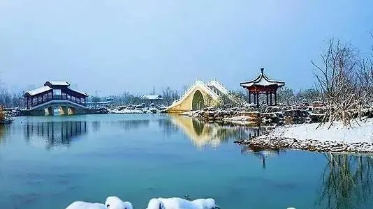 南湖溼地公園聖水梁景區位於呼和浩特市保合少鎮大青山國家級生態保護