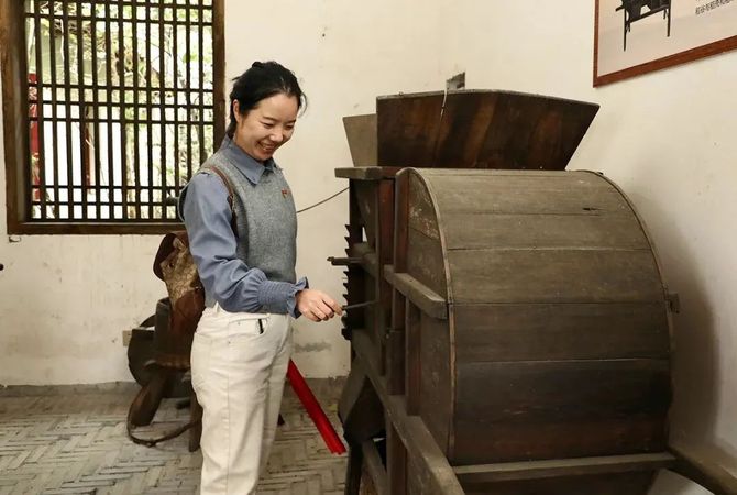 新知达人, 绿之韵集团党委开展重阳节慰问老党员活动