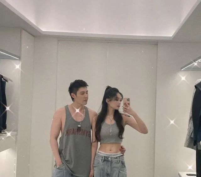 新知达人, 赵本山女儿多套婚纱照曝光!