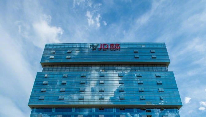 连线Insight, 京东着急，许冉“冲锋”