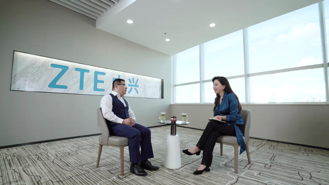 科技创新的生动注脚邓璐时间打造主流媒体访谈的新跨界范式