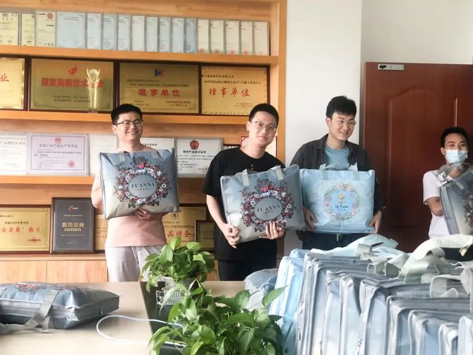 新知达人, 情暖五一| 关爱满满!