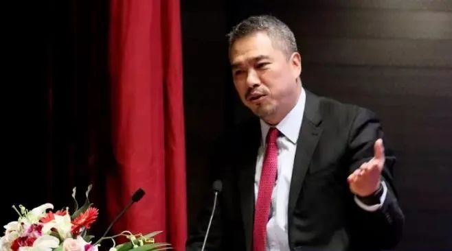 丹尼斯集团董事长王尚卿王任生的早期创业,有明显的家族化色彩,他很早