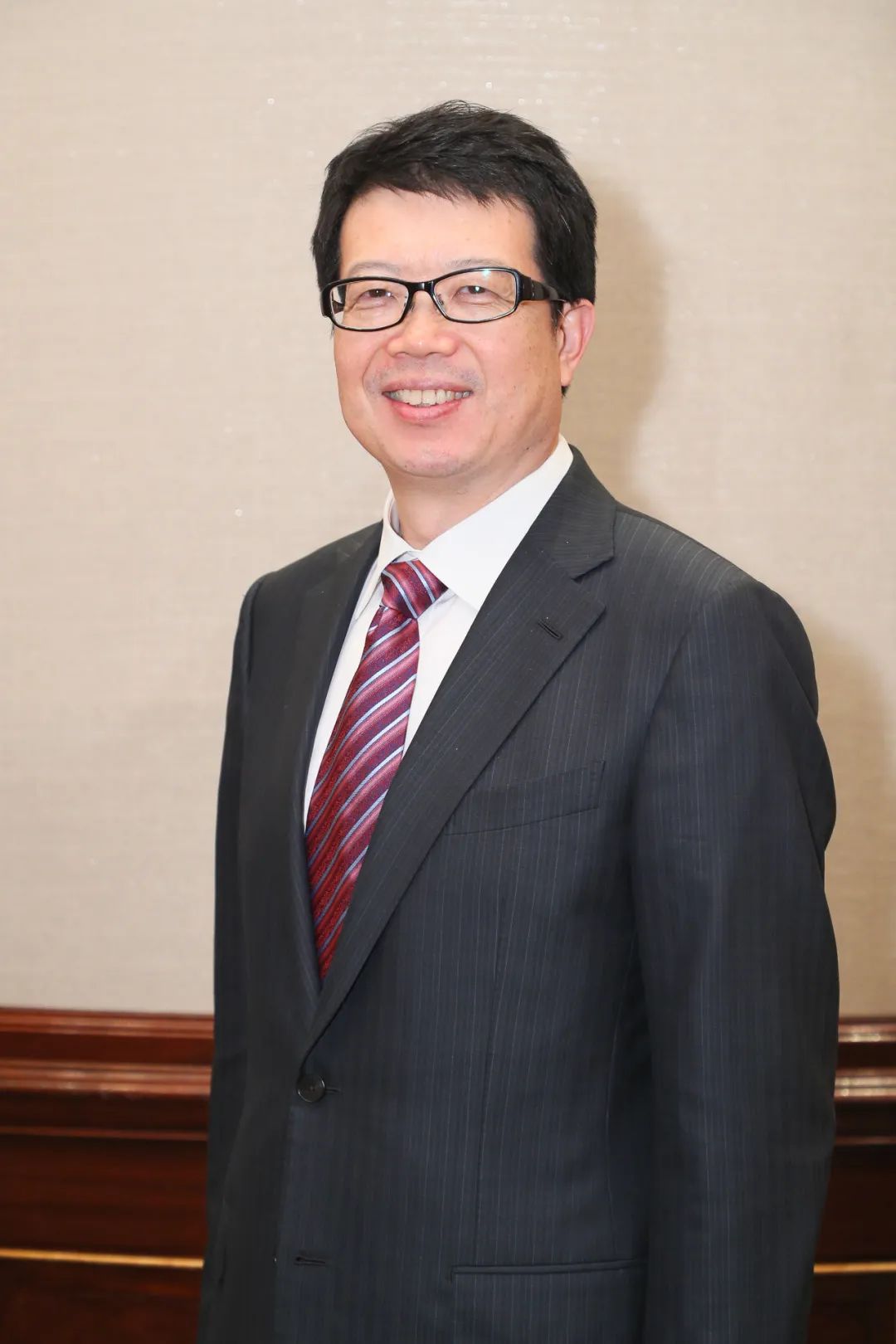 张志勇,1965年5月出生,1986年8月参加工作
