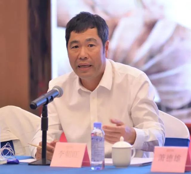 当然了,李朝旺也可以引入私募基金,外部投资者一起参与竞购.