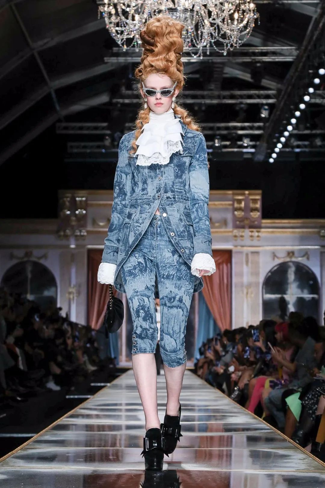 华丽柔美的洛可可风格欧洲典型服饰风格