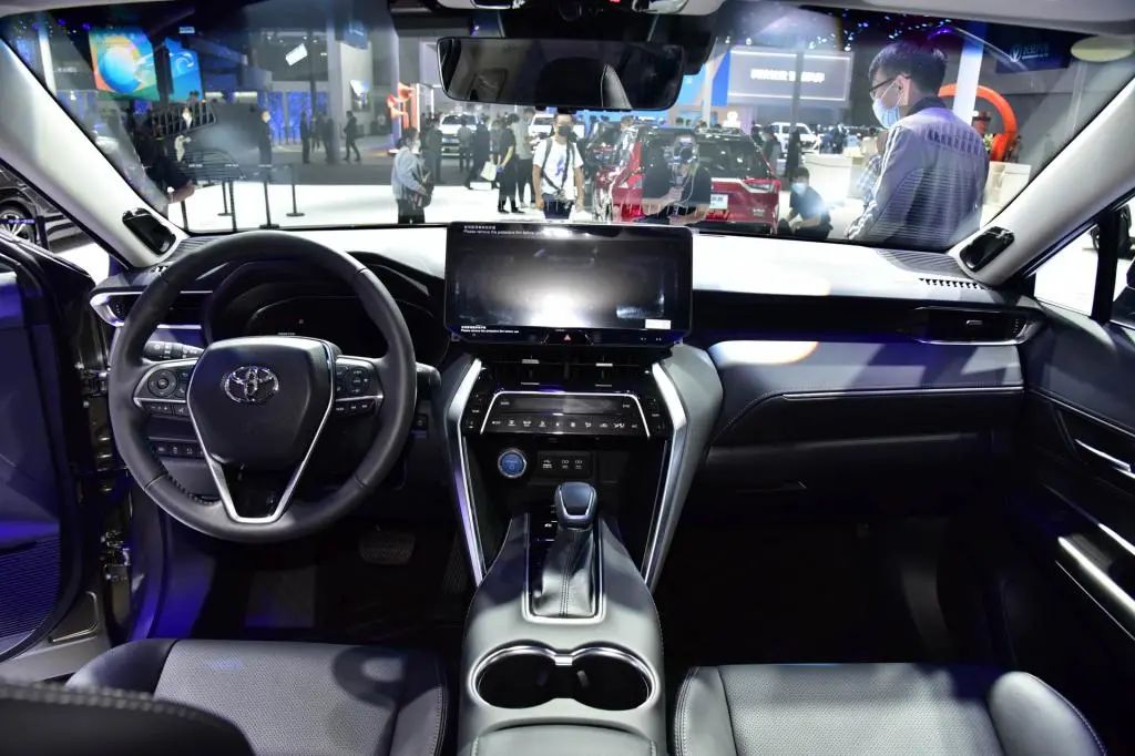 丰田四大新车亮相:豪华"荣放"预售,最便宜suv现身,谁能火?