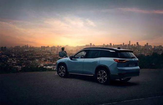 车业杂谈, 裁员之后，蔚来究竟是轻装上阵，还是负重前行？｜车业杂谈