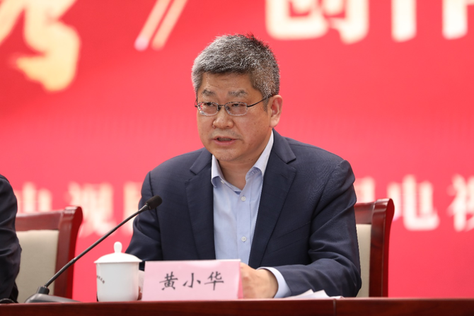 教育部教师工作司副司长黄小华认为,《大考》走出了一条有组织的教育