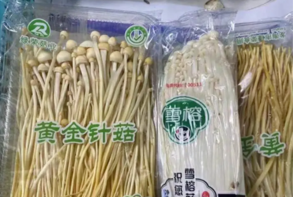 商品知识:金针菇与银针菇的区别是?为啥二者营养相差那么大?