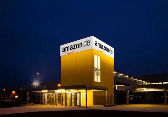 新知达人, 亚马逊收购了30家购物中心，这位美国电商巨头要做什么？