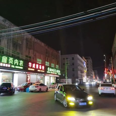 货车司机的日夜：我亲眼见证了中国内衣名镇的兴衰