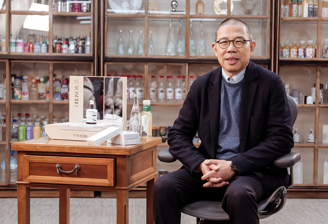 值得一提的是,2021年1月钟老板辞去万泰董事长职务,接任者邱子欣目前