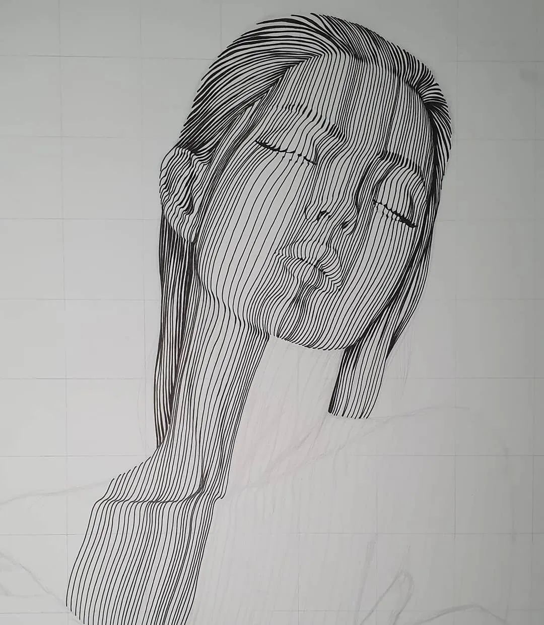 最简单的线条勾勒最性感的画