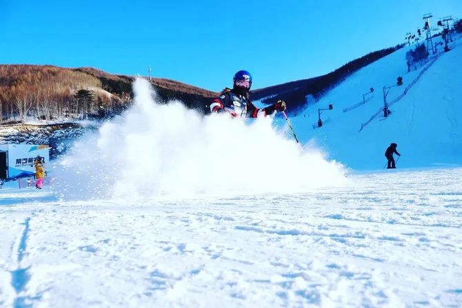 北京市新英才學校優秀學子高山滑雪賦予了我面對未來的勇氣和魄力