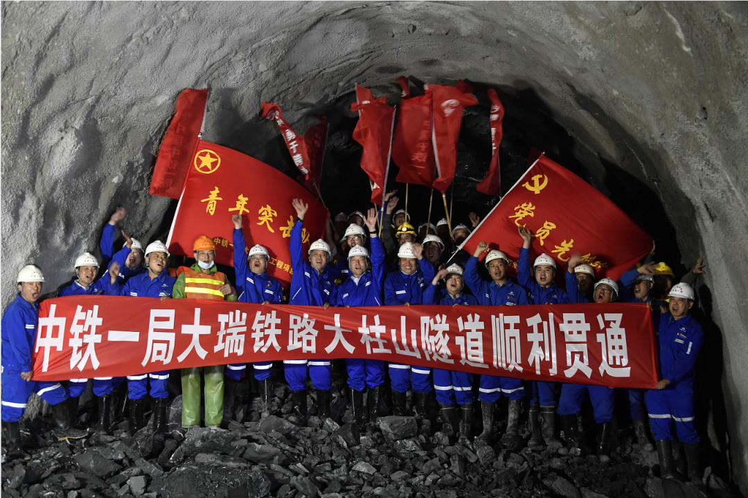 中国挖通大柱山隧道这事儿，请让它上热搜-锋巢网
