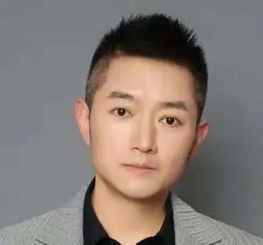 在泰康,邓建宏学习了hwp金融加实体服务多方位知识,并凭借自身拥有的