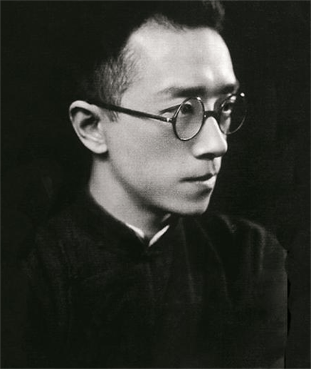 辜鸿铭一个茶壶配四个茶碗这是自然的你见过一个茶碗配四个茶壶吗