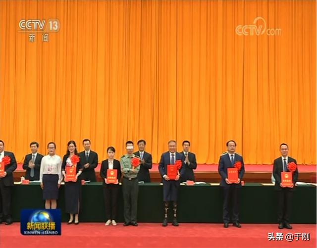 新知图谱, 快手用户夏伯渝登《新闻联播》 被表彰为“全国自强模范”