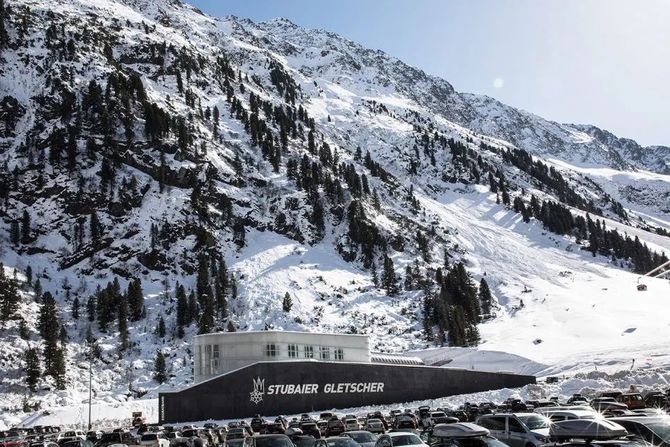 新知达人, 设计灵感丨5个深藏在雪山里的建筑
