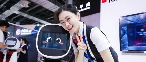 南大电子机器人亮相2019世界人工智能大会