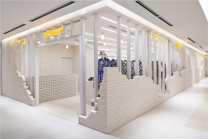 【865期】美国高街品牌off-white最新东京银座6号精品店,极简的仓库