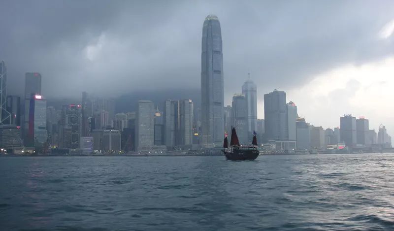 新知图谱, 智能化程度不断加深 银行柜台人数大幅减少