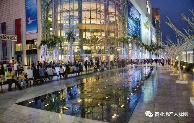 新知达人, 购物中心的“公共空间”的价值最大化