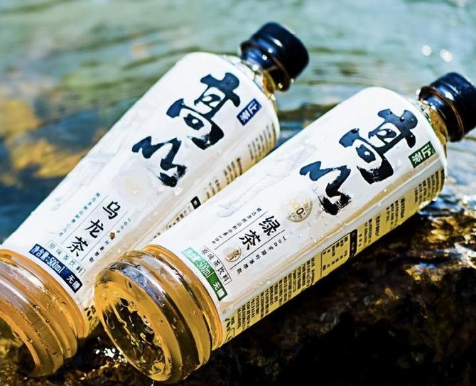新知达人, 越骂越火,被称为“最难喝饮料”,农夫山泉靠它赢麻了