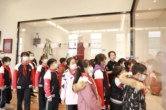 新知达人, 云南城市建设职业学院举行爱·情博物馆“石榴籽”受赠仪式