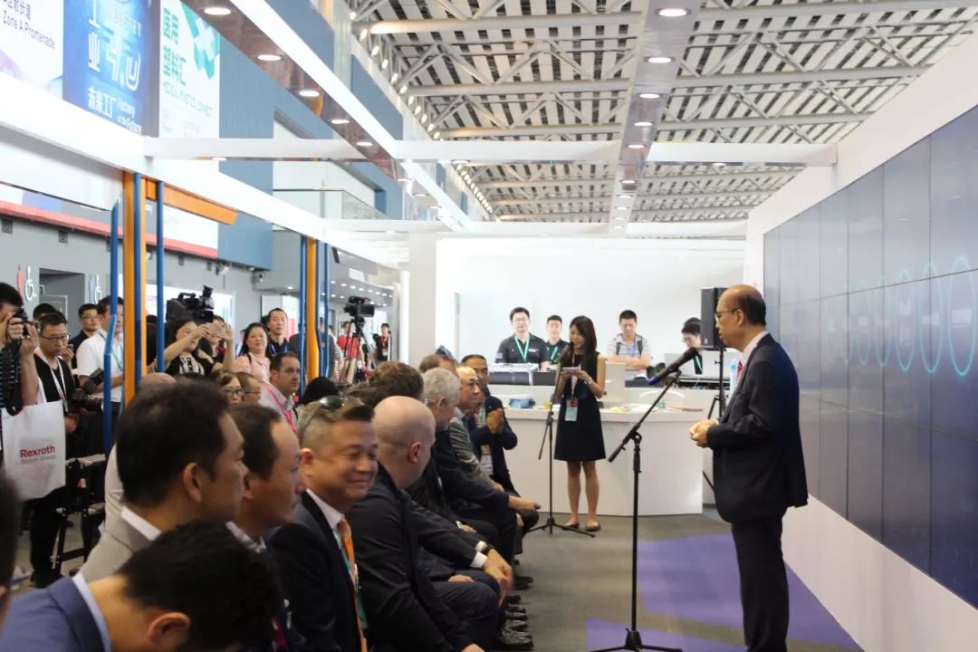 新知图谱, 特别关注|CHINAPLAS今天华丽开幕!携3600家展商共“塑”新世界!