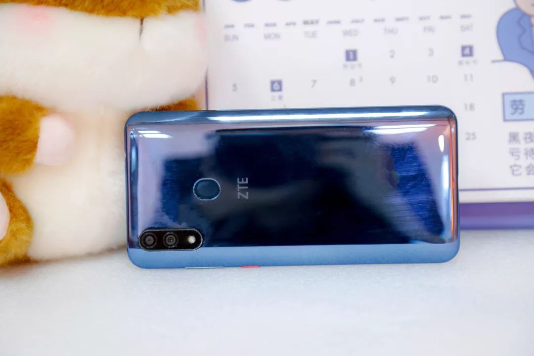 新知图谱, 谁说千元机自拍不行?中兴Blade V10前来打脸 | 极刻评测