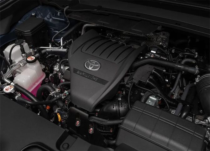 而2.4t汽油发动机和2.