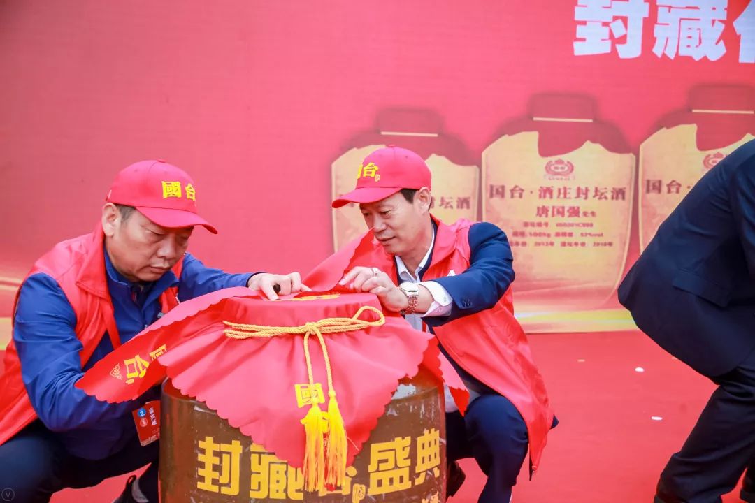 新知图谱, 独家||打卡茅台镇角逐“窖主”宝座,国台酒缘何醉倒300位酒商?