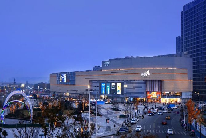 新知达人, 携60%首进级品牌开业,龙湖成都蜀新天街加速释放消费复苏