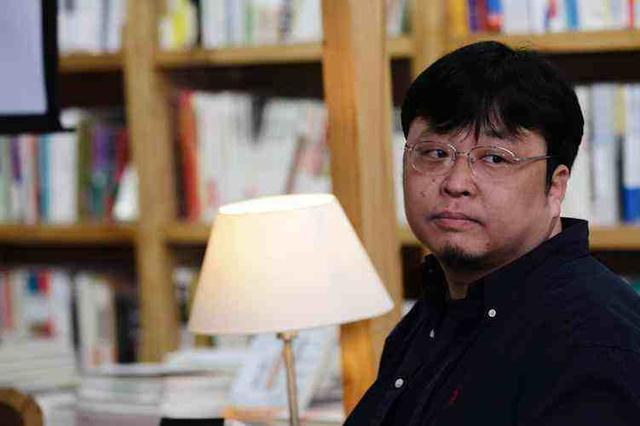 新知图谱, 罗永浩批判屌丝男,网友反击:没钱就是屌丝男,您还不如俞敏洪