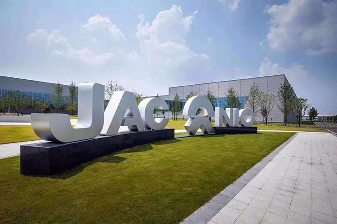 车业杂谈, 裁员之后，蔚来究竟是轻装上阵，还是负重前行？｜车业杂谈