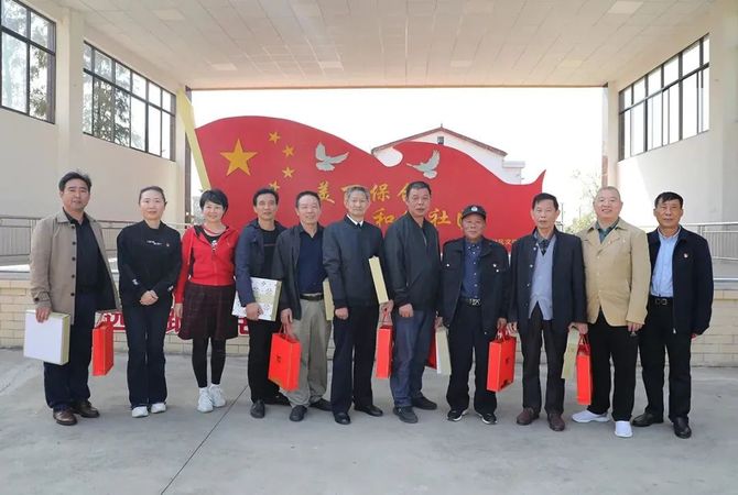 新知达人, 绿之韵集团党委开展重阳节慰问老党员活动